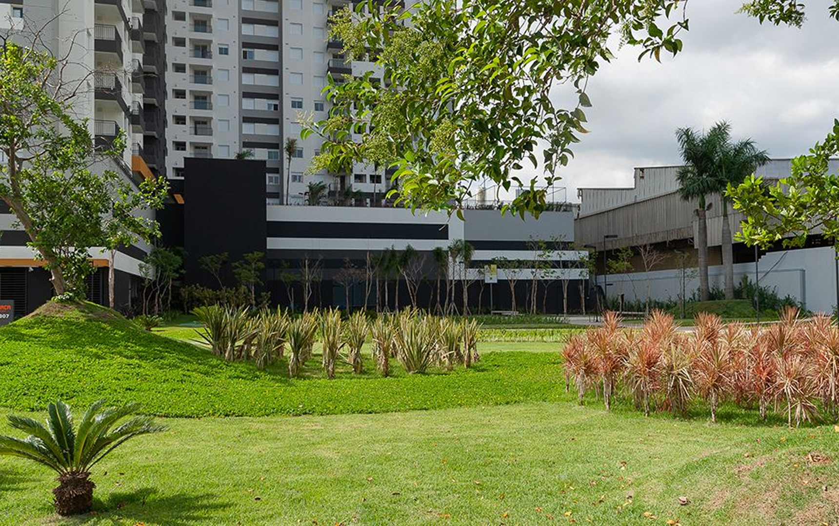 Área verde da praça – Praça Butantã (foto 19 de 20)